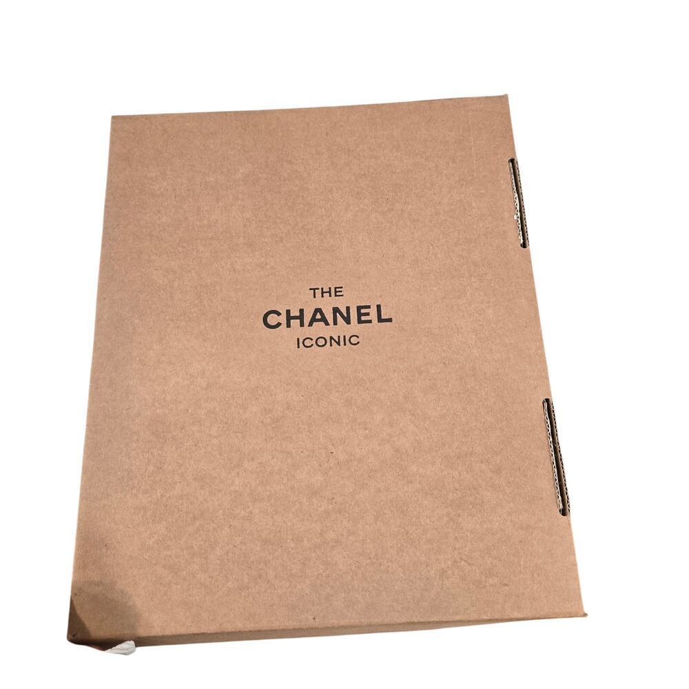 Chanel 2021 The Chanel Iconic Look Book